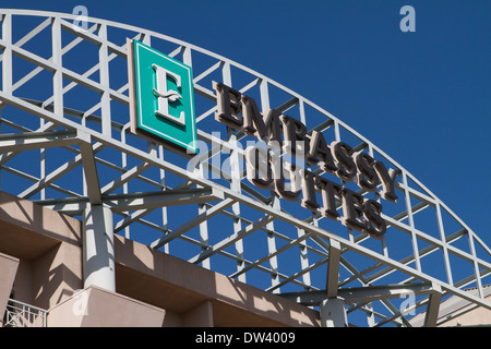 Das Embassy Suites Hotel Schild in der Stadt Brea California Stockfoto