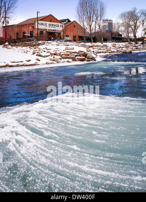 Renovierte Steamplant, jetzt der Salida SteamPlant Theater und Event Center, Eis verstopft Arkansas River, Salida, Colorado, USA Stockfoto