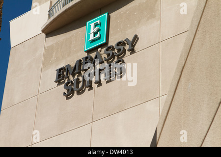 Das Embassy Suites Hotel Schild in der Stadt Brea California Stockfoto