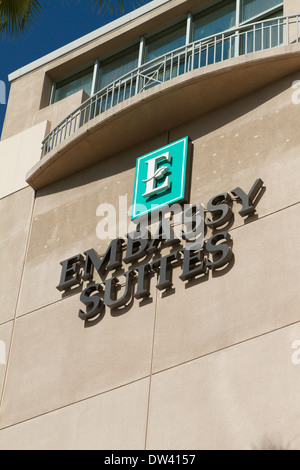 Das Embassy Suites Hotel Schild in der Stadt Brea California Stockfoto