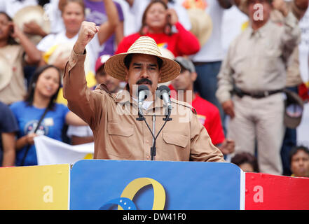 Caracas, Venezuela. 26. Februar 2014. Der venezolanische Präsident Nicolas Maduro befasst sich mit den "Frieden und Leben Mobilisierung" Marsch in Caracas, Venezuela, am 26. Februar 2014. Bauern und Fischer kamen in Caracas Mittwoch zur Teilnahme an des Marsches zur Unterstützung der venezolanische Präsident Nicolas Maduro, laut der lokalen Presse. Bildnachweis: AVN/Xinhua/Alamy Live-Nachrichten Stockfoto