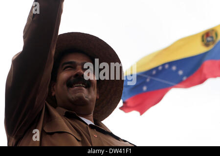 Caracas, Venezuela. 26. Februar 2014. Der venezolanische Präsident Nicolas Maduro reagiert während "Frieden und Leben Mobilisierung" marschieren in Caracas, Venezuela, am 26. Februar 2014. Bauern und Fischer kamen in Caracas Mittwoch zur Teilnahme an des Marsches zur Unterstützung der venezolanische Präsident Nicolas Maduro, laut der lokalen Presse. Bildnachweis: AVN/Xinhua/Alamy Live-Nachrichten Stockfoto