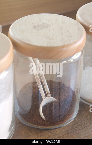 Kaffee in Gläsern auf alte hölzerne Stockfoto
