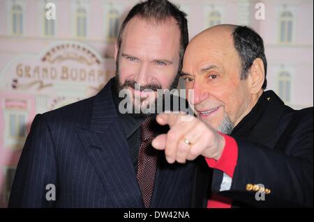 New York, NY, USA. 26. Februar 2014. Ralph Fiennes, F Murray Abraham im Ankunftsbereich für THE GRAND BUDAPEST HOTEL Premiere, Alice Tully Hall im Lincoln Center, New York, NY 26. Februar 2014. Bildnachweis: Gregorio T. Binuya/Everett Collection/Alamy Live-Nachrichten Stockfoto