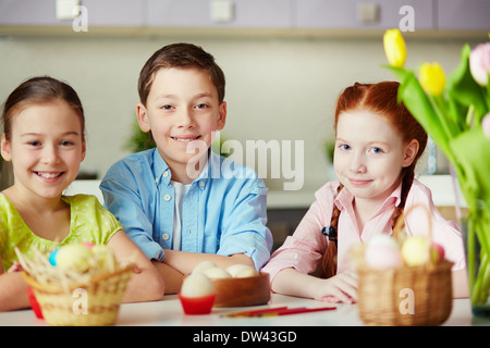 Porträt von drei lächelnden Kindern Stockfoto