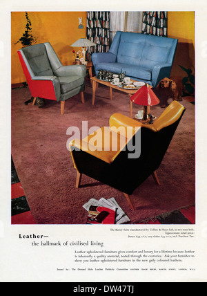 Alte Werbung für den lederbezogenen Stühlen und Sofas. Die Anzeige erschien in einer Zeitschrift im Jahre 1956 Stockfoto