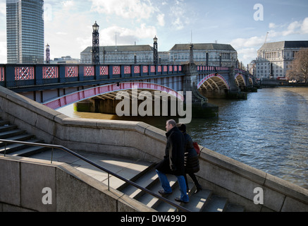 Lambeth Bridge über die Themse in London UK Stockfoto