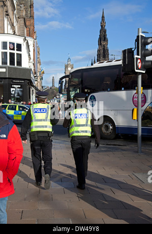 Polizisten Princes Street Edinburgh Schottland UK Stockfoto