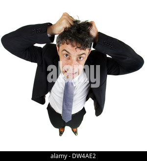 Hohen Winkel fun-Porträt eines ausgereiften Geschäftsmannes herausreißen seine Haare in Verzweiflung und Frustration isoliert auf weiss Stockfoto