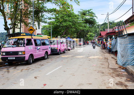 Der Main Road in Teluk Nipah Strand auf Pangkor Island, Perak, Malaysia Stockfoto