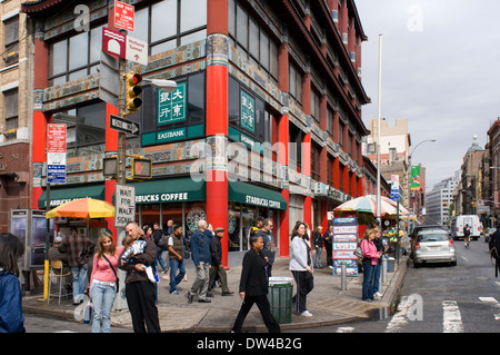 Chinatown. Walking in der Umgebung von New York ist etwas ein Modell der China-Tour. In ein paar Blocks finden Sie Dutzende Stockfoto