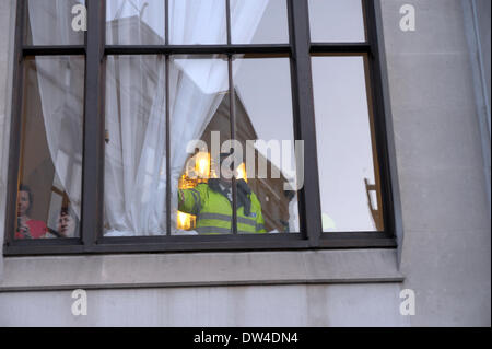 London, UK. 26. Februar 2014. Demonstranten fordern die Todesstrafe außerhalb der Old Bailey auf die Verurteilung der Mörder des Schlagzeugers Lee Rigby Credit: JOHNNY ARMSTEAD/Alamy Live News Stockfoto