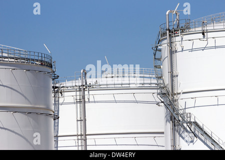 Öl-Lagersilos Stockfoto