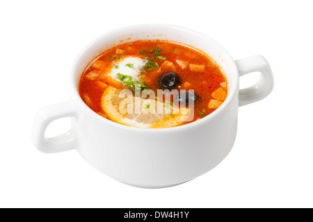 Suppe mit Fleisch und Gemüse in Schüssel weiß Stockfoto