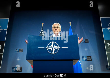 Brüssel, Bxl, Belgien. 27. Februar 2014. US-Verteidigungsminister Chuck Hagel hält Pressekonferenz am Ende des North Atlantic Vertrag Organisation NATO-Verteidigungsminister in der Sitzung über die neuesten Entwicklungen in der Ukraine, im Hauptquartier des Bündnisses in Brüssel, Belgien am 27.02.2014 von Wiktor Dabkowski Credit: Wiktor Dabkowski/ZUMAPRESS.com/Alamy Live News Stockfoto