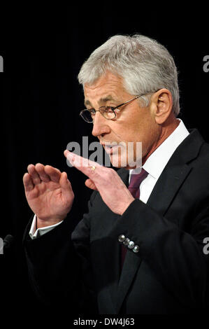 Brüssel, Bxl, Belgien. 27. Februar 2014. US-Verteidigungsminister Chuck Hagel hält Pressekonferenz am Ende des North Atlantic Vertrag Organisation NATO-Verteidigungsminister in der Sitzung über die neuesten Entwicklungen in der Ukraine, im Hauptquartier des Bündnisses in Brüssel, Belgien am 27.02.2014 von Wiktor Dabkowski Credit: Wiktor Dabkowski/ZUMAPRESS.com/Alamy Live News Stockfoto