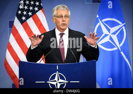 Brüssel, Bxl, Belgien. 27. Februar 2014. US-Verteidigungsminister Chuck Hagel hält Pressekonferenz am Ende des North Atlantic Vertrag Organisation NATO-Verteidigungsminister in der Sitzung über die neuesten Entwicklungen in der Ukraine, im Hauptquartier des Bündnisses in Brüssel, Belgien am 27.02.2014 von Wiktor Dabkowski Credit: Wiktor Dabkowski/ZUMAPRESS.com/Alamy Live News Stockfoto