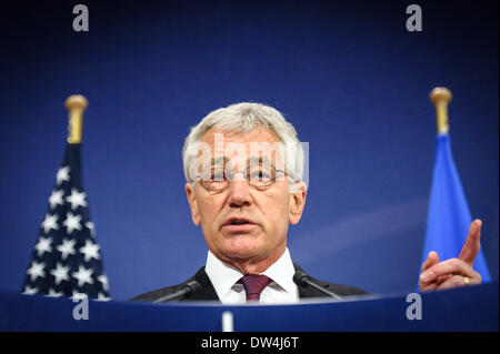 Brüssel, Bxl, Belgien. 27. Februar 2014. US-Verteidigungsminister Chuck Hagel hält Pressekonferenz am Ende des North Atlantic Vertrag Organisation NATO-Verteidigungsminister in der Sitzung über die neuesten Entwicklungen in der Ukraine, im Hauptquartier des Bündnisses in Brüssel, Belgien am 27.02.2014 von Wiktor Dabkowski Credit: Wiktor Dabkowski/ZUMAPRESS.com/Alamy Live News Stockfoto