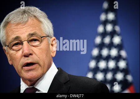 Brüssel, Bxl, Belgien. 27. Februar 2014. US-Verteidigungsminister Chuck Hagel hält Pressekonferenz am Ende des North Atlantic Vertrag Organisation NATO-Verteidigungsminister in der Sitzung über die neuesten Entwicklungen in der Ukraine, im Hauptquartier des Bündnisses in Brüssel, Belgien am 27.02.2014 von Wiktor Dabkowski Credit: Wiktor Dabkowski/ZUMAPRESS.com/Alamy Live News Stockfoto