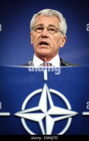 Brüssel, Bxl, Belgien. 27. Februar 2014. US-Verteidigungsminister Chuck Hagel hält Pressekonferenz am Ende des North Atlantic Vertrag Organisation NATO-Verteidigungsminister in der Sitzung über die neuesten Entwicklungen in der Ukraine, im Hauptquartier des Bündnisses in Brüssel, Belgien am 27.02.2014 von Wiktor Dabkowski Credit: Wiktor Dabkowski/ZUMAPRESS.com/Alamy Live News Stockfoto