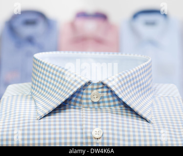 Mode Mann Businesshemd in Bekleidungsgeschäft Stockfoto