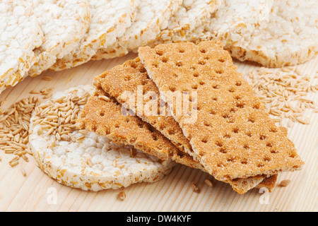 Korn Knäckebrot, verschiedene Arten von Getreide Cracker Stockfoto