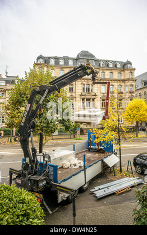 Kran entladen Baustoffe Straßburg Elsass Frankreich Stockfoto