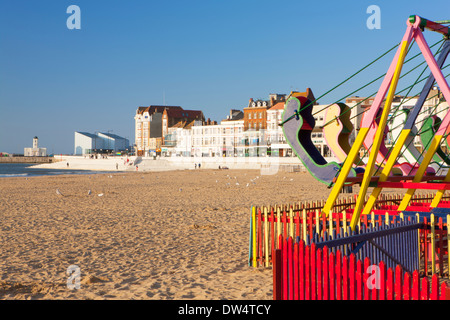 Schaukeln auf Margate Beach, Margate, Kent, England Stockfoto