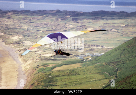 Drachenflieger gleiten über Rhossili auf Gower Halbinsel in South Wales Uk Stockfoto