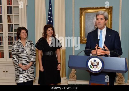 Secretary Kerry liefert Bemerkungen bei einem Abschied Empfang für Sonderbeauftragten Pandith Stockfoto