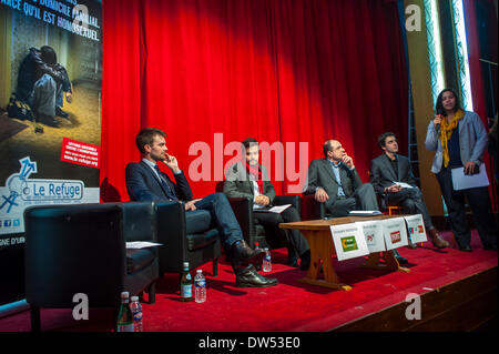 Paris, Frankreich., Politik, Panel Französische Politiker bei Kommunalwahlen Debatte organisiert von LGBT NGO The Refuge, Öffentliche Versammlung, Podiumsdiskussion, Talking Politics, Socialist Labour Party, Politiker debattieren, wählen frankreich Stockfoto