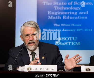 Dr. John Holdren hielt die SoSTEM-Rede im Eisenhower Executive Office Building in Washington, D.C. und hob den Stand der MINT-Bildung, Forschung und Innovation sowie die Rolle des OSTP bei der Förderung von Initiativen hervor. Stockfoto