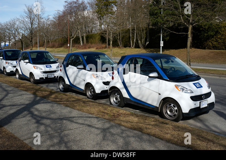 Car2go Car sharing Smart fortwo aufgereiht auf dem Campus der Universität von British Columbia, Vancouver, BC, Kanada Stockfoto