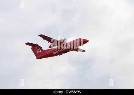 Transport Canada Dash 8 marine Luftüberwachung Flugzeug C-GSUR Luft nach dem Start zur Patrouille der kanadischen Küste Stockfoto