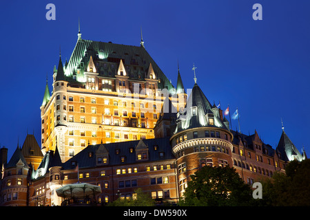 Chateau Frontenac in der Abenddämmerung, Quebec Stadt, Quebec, Kanada Stockfoto