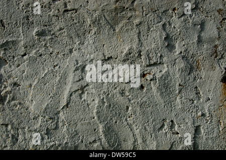 verwitterte alte graue Betonwand Hintergrund mit Gips Stockfoto