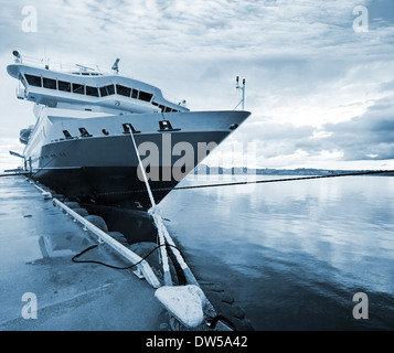 Großen Passagier Kreuzfahrtschiff vor Anker in Rorvik, Norwegen Stockfoto