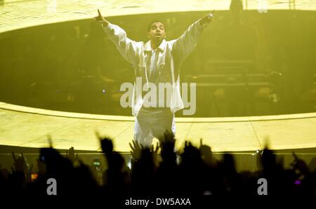 Berlin, Deutschland. 27. Februar 2014. Kanadischer Schauspieler und Rapper Drake (Aubrey Drake Graham) führt in der 02 World in Berlin, Deutschland, 27. Februar 2014. Foto: Britta Pedersen/Dpa/Alamy Live News Stockfoto