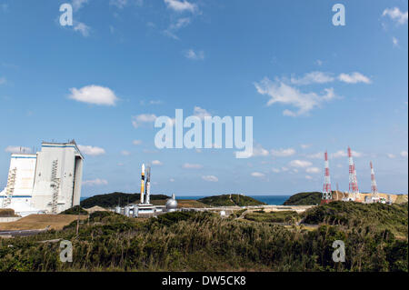 Eine Durchführung der NASA-JAXA globalen Niederschläge Messung Kern Sternwarte Satellit Japan Aerospace Exploration Agency H-IIA-Rakete rollt Pad 1 am Tanegashima Space Center 27. Februar 2014 in Tanegashima, Japan zu starten. Stockfoto