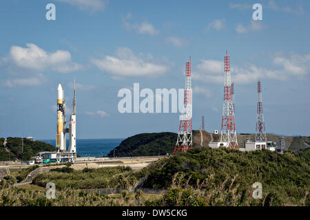 Eine Durchführung der NASA-JAXA globalen Niederschläge Messung Kern Sternwarte Satellit Japan Aerospace Exploration Agency H-IIA-Rakete rollt Pad 1 am Tanegashima Space Center 27. Februar 2014 in Tanegashima, Japan zu starten. Stockfoto