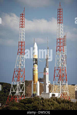 Eine Durchführung der NASA-JAXA globalen Niederschläge Messung Kern Sternwarte Satellit Japan Aerospace Exploration Agency H-IIA-Rakete rollt Pad 1 am Tanegashima Space Center 27. Februar 2014 in Tanegashima, Japan zu starten. Stockfoto