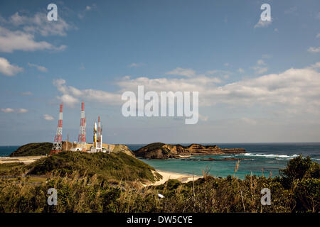 Eine Durchführung der NASA-JAXA globalen Niederschläge Messung Kern Sternwarte Satellit Japan Aerospace Exploration Agency H-IIA-Rakete rollt Pad 1 am Tanegashima Space Center 27. Februar 2014 in Tanegashima, Japan zu starten. Stockfoto