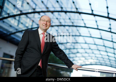 Düsseldorf, Deutschland. 28. Februar 2014. CEO von Immobilienunternehmen Deutsche Annington Rolf Buch vor Beginn der jährlichen Pressekonferenz im Maritim Hotel in Düsseldorf, 28. Februar 2014. Foto: ROLF VENNENBERND/Dpa/Alamy Live News Stockfoto