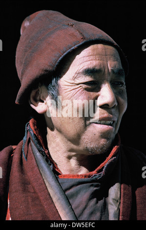 Integralhelm Farbe/Farbe Porträt, tibetanischen Mönch, Nepal, 1969 Stockfoto