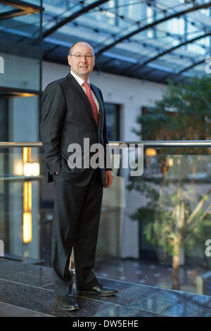 Düsseldorf, Deutschland. 28. Februar 2014. CEO von Immobilienunternehmen Deutsche Annington Rolf Buch vor Beginn der jährlichen Pressekonferenz im Maritim Hotel in Düsseldorf, 28. Februar 2014. Foto: ROLF VENNENBERND/Dpa/Alamy Live News Stockfoto