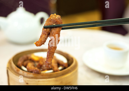 Gedünstetes Huhn Füße an Hong Kong Dim Sum Restaurant Stockfoto