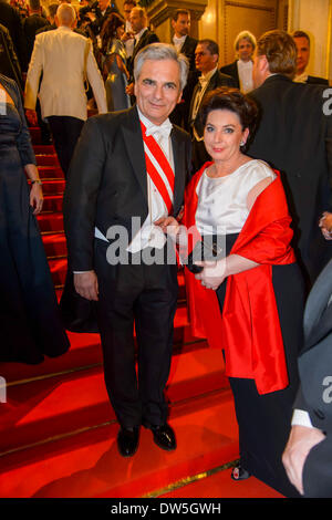 Wien, Österreich. 28. Februar 2014. Werner und Martina FAYMANN Wien Opernball2014 sozialen highlight der Ballsaison in Wien in der Wiener Staatsoper auf Donnerstag, 27. Februar 2014 in Wien - Österreich-Credit: Dpa picture-Alliance/Alamy Live News Stockfoto