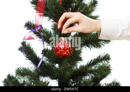 Dekorieren Weihnachtsbaum mit Kugeln, Bänder und Zeug, isoliert auf weißem Hintergrund Stockfoto