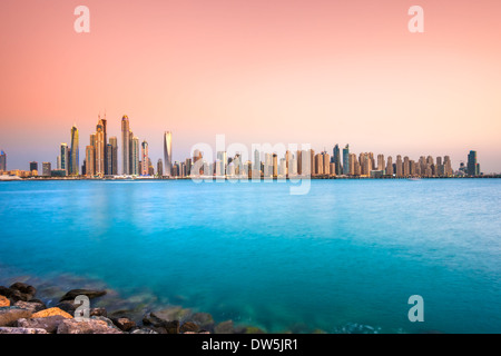 Wolkenkratzer in Dubai Marina. VEREINIGTE ARABISCHE EMIRATE Stockfoto