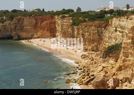 Klippen von Armacao de Pera Algarve Portugal Stockfoto